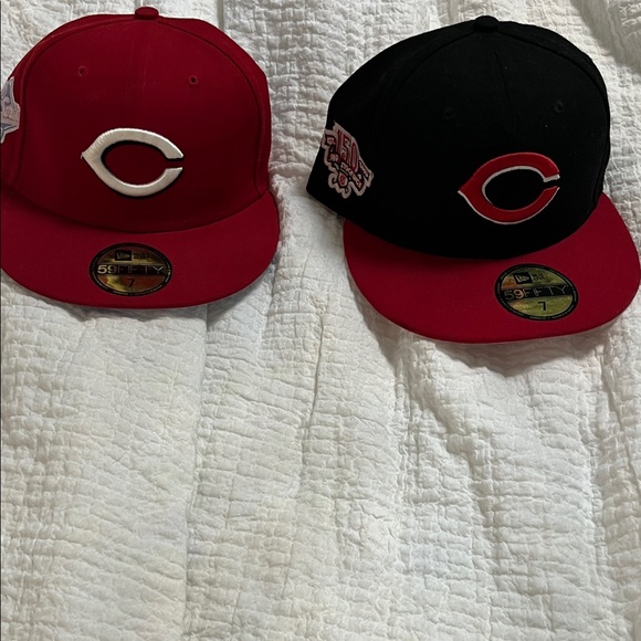Cincinnati Reds Fitted Caps - Picture 1 of 2